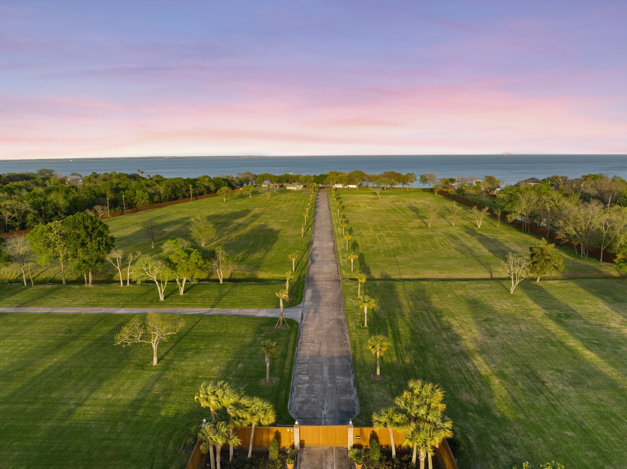 102 South R Street La Porte, TX 77571 - Photo 5 of 43