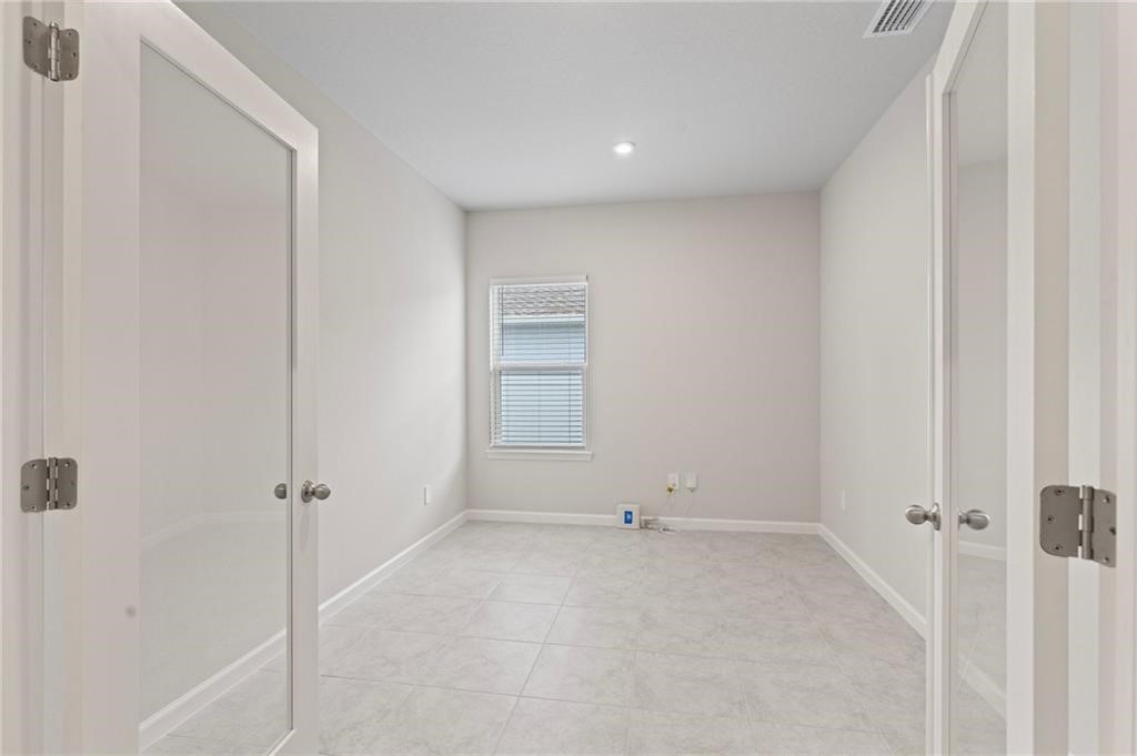 6710 Rumine Circle Vero Beach, FL 32967 - Photo 20 of 28 a view of room and window