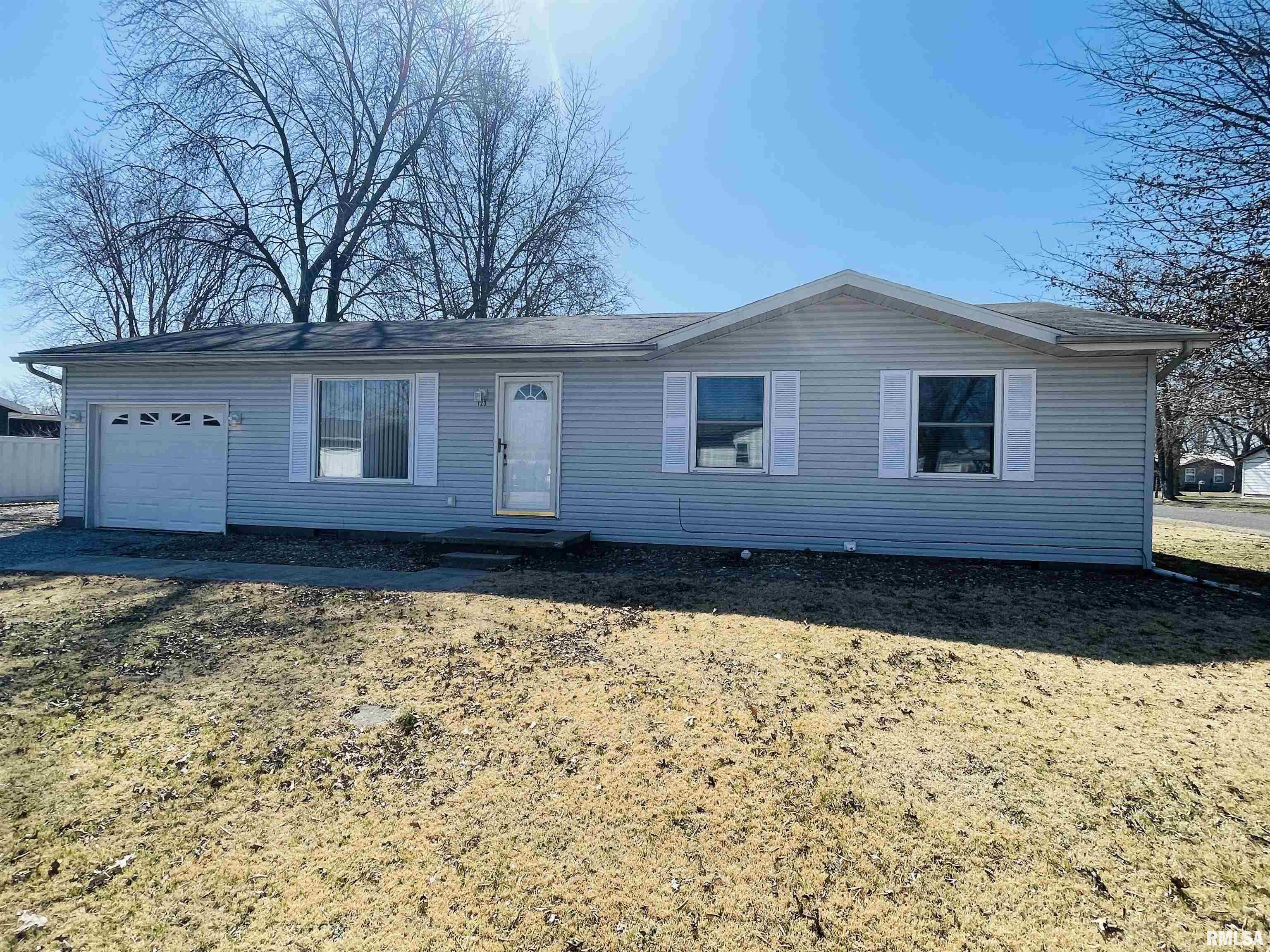 123 Lamar Drive Salem, IL 62881 - Photo 1 of 22