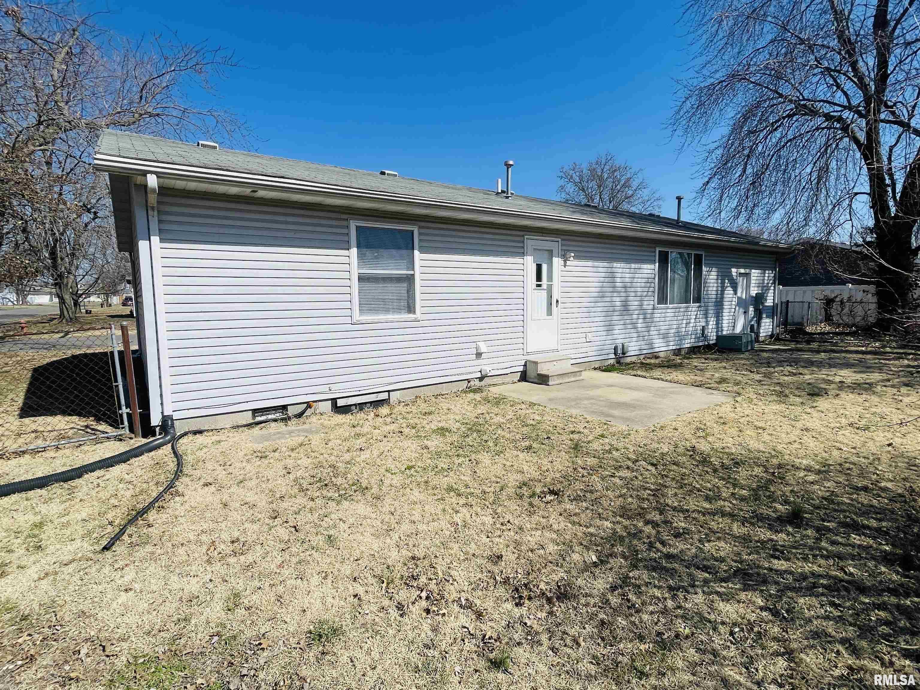 123 Lamar Drive Salem, IL 62881 - Photo 5 of 22