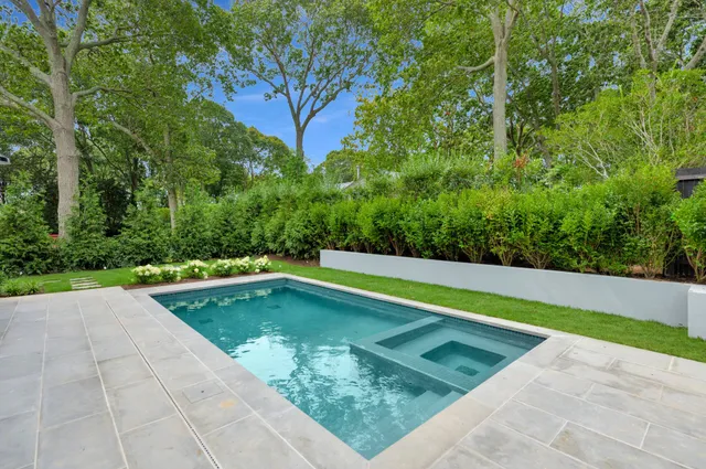 a view of an outdoor space