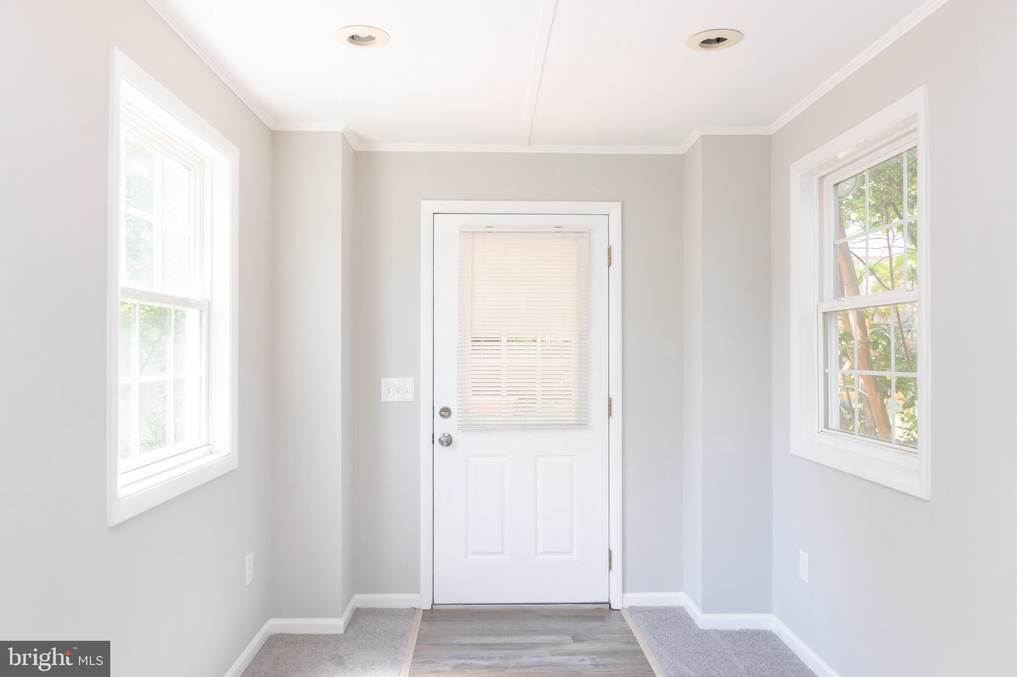 7218 Annapolis Road Hyattsville, MD 20784 - Photo 8 of 27 Sun room off the dining room