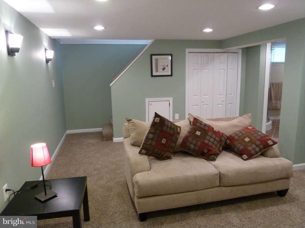 4716 Kimberleigh Road Baltimore, MD 21212 - Photo 4 of 30 Awesome Family room!