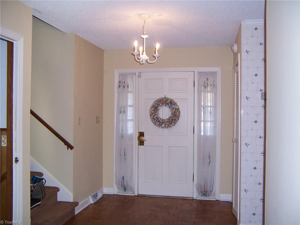 117 Sagewood Road Jamestown, NC 27282 - Photo 2 of 24 Gallery Image 2