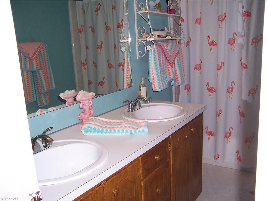117 Sagewood Road Jamestown, NC 27282 - Photo 12 of 24 Gallery Image 12