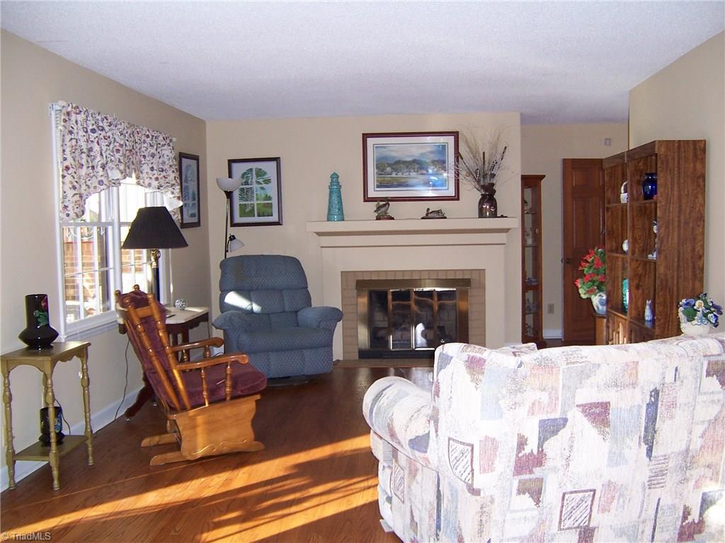 117 Sagewood Road Jamestown, NC 27282 - Photo 4 of 24 Gallery Image 4