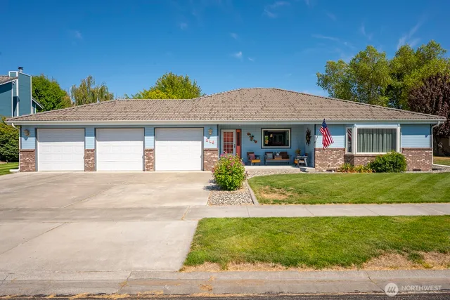 $500,000 | 216 East Tanglewood Drive, Moses Lake, WA 98837
