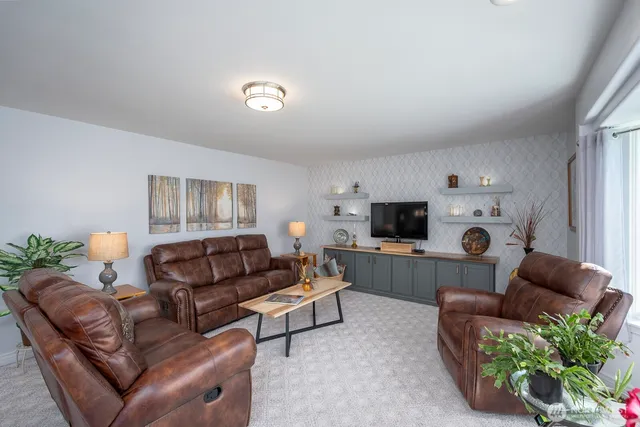 $500,000 | 216 East Tanglewood Drive, Moses Lake, WA 98837