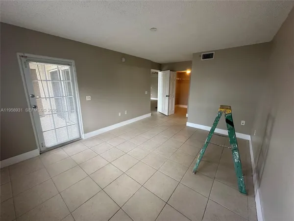 $2,750 | 5005 Wiles Road, Unit 104, Coconut Creek, FL 33073