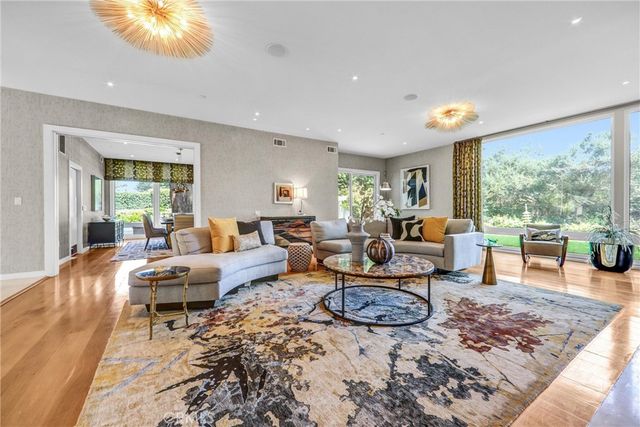 $9,800,000 | 935 Hillcrest Place, Pasadena, CA 91106