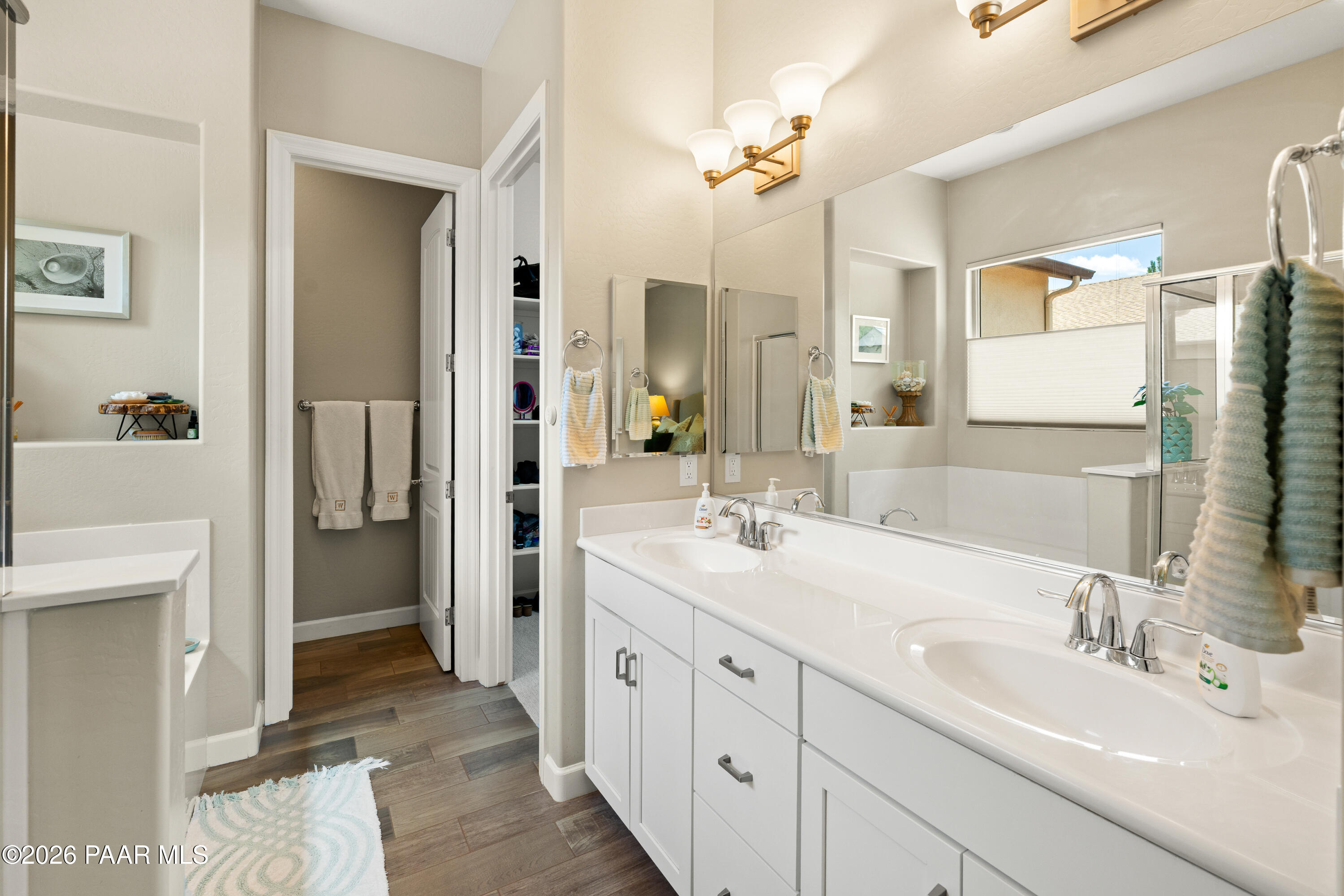 8001 North Sunset Ridge Prescott Valley, AZ 86315 - Photo 14 of 26 21-Master Bathroom