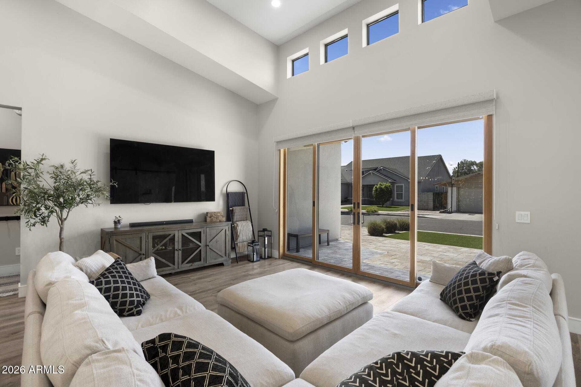 3927 North 13th Place Phoenix, AZ 85014 - Photo 7 of 48 Great room