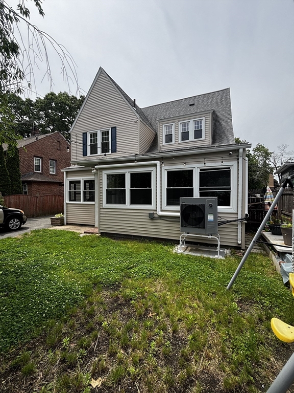 127 Melha Avenue Springfield, MA 01104 - Photo 7 of 41
