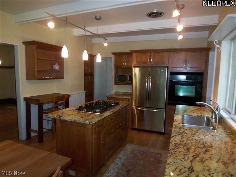 1803 Radnor Road Cleveland, OH 44118 - Photo 9 of 19