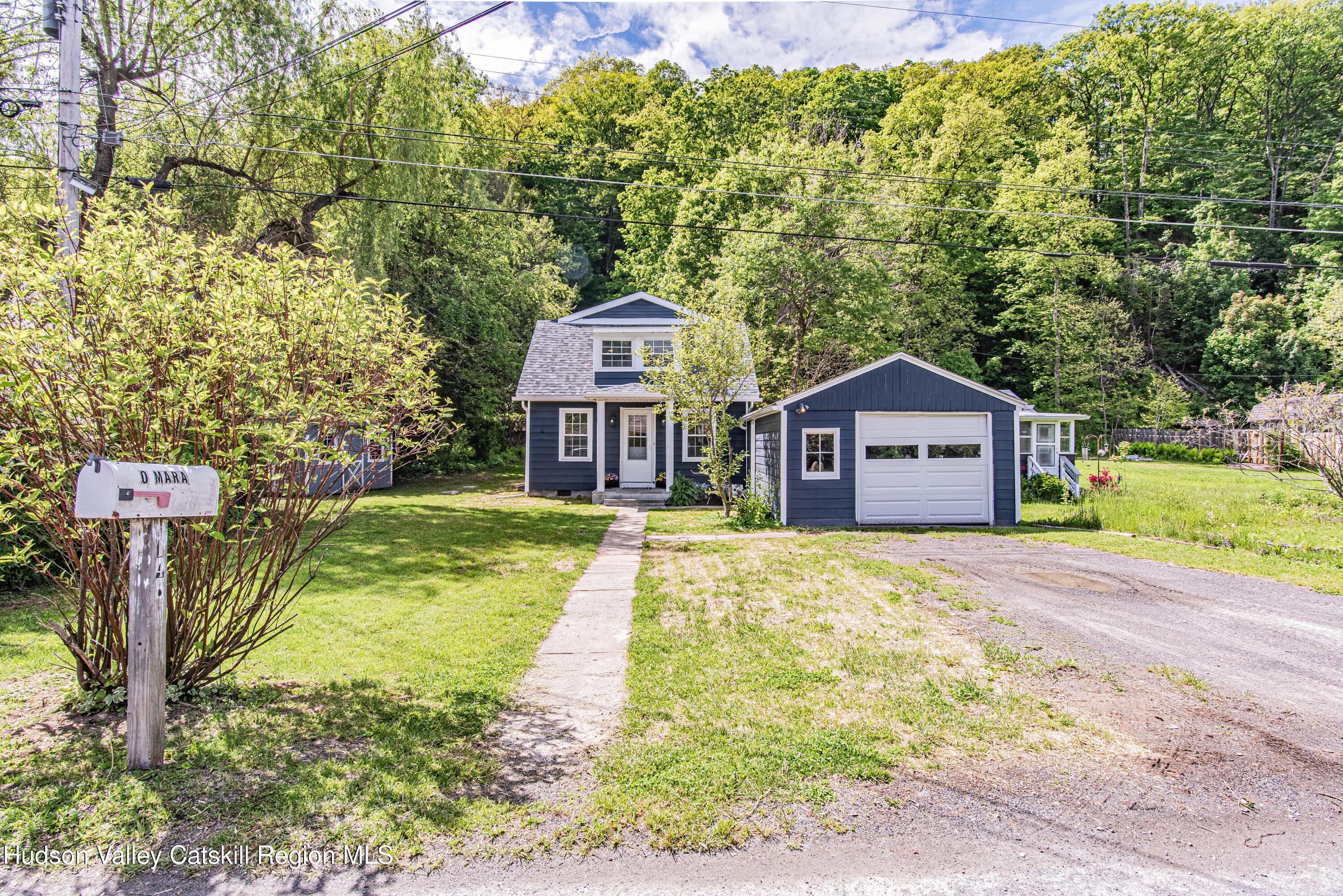 148 Esopus Creek Road Saugerties, NY 12477 - Photo 2 of 40 _DSC3077-HDR-2