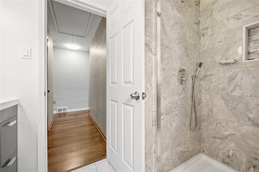 514 Fort Couch Road Pittsburgh, PA 15241 - Photo 16 of 47 main floor full bath