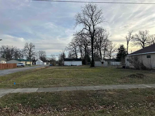 $8,900 | 601 West Callie Street, Sesser, IL 62884