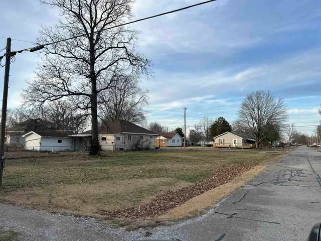 a view of a outdoor space in front of a house