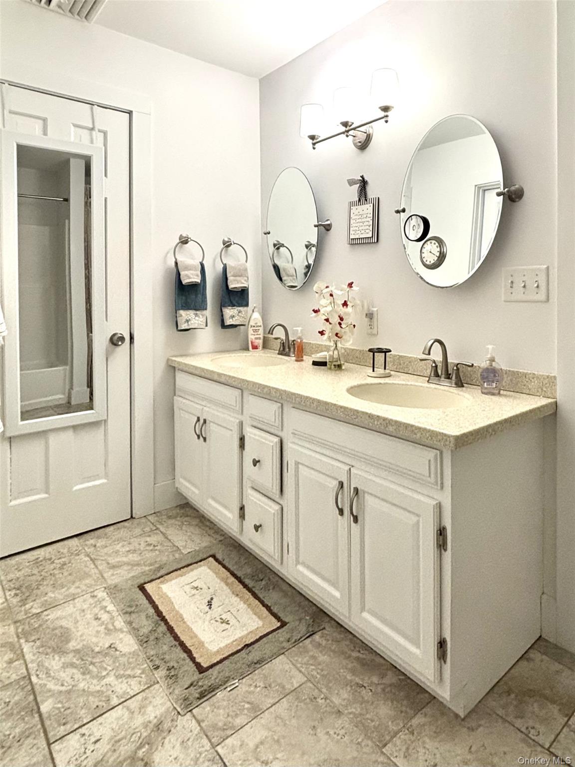 71 Frost Road Rhinebeck, NY 12572 - Photo 25 of 32 Double vanity