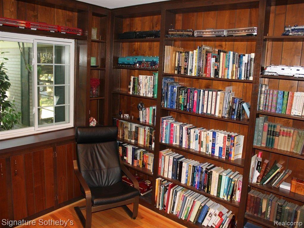 19690 Beverly Road Franklin, MI 48025 - Photo 8 of 23 Built-in Bookcases