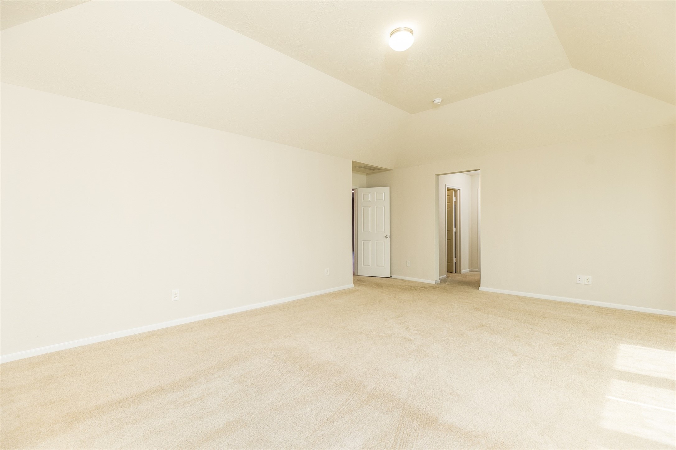 15623 Hanover Breeze Lane Houston, TX 77044 - Photo 15 of 46 a view of an empty room
