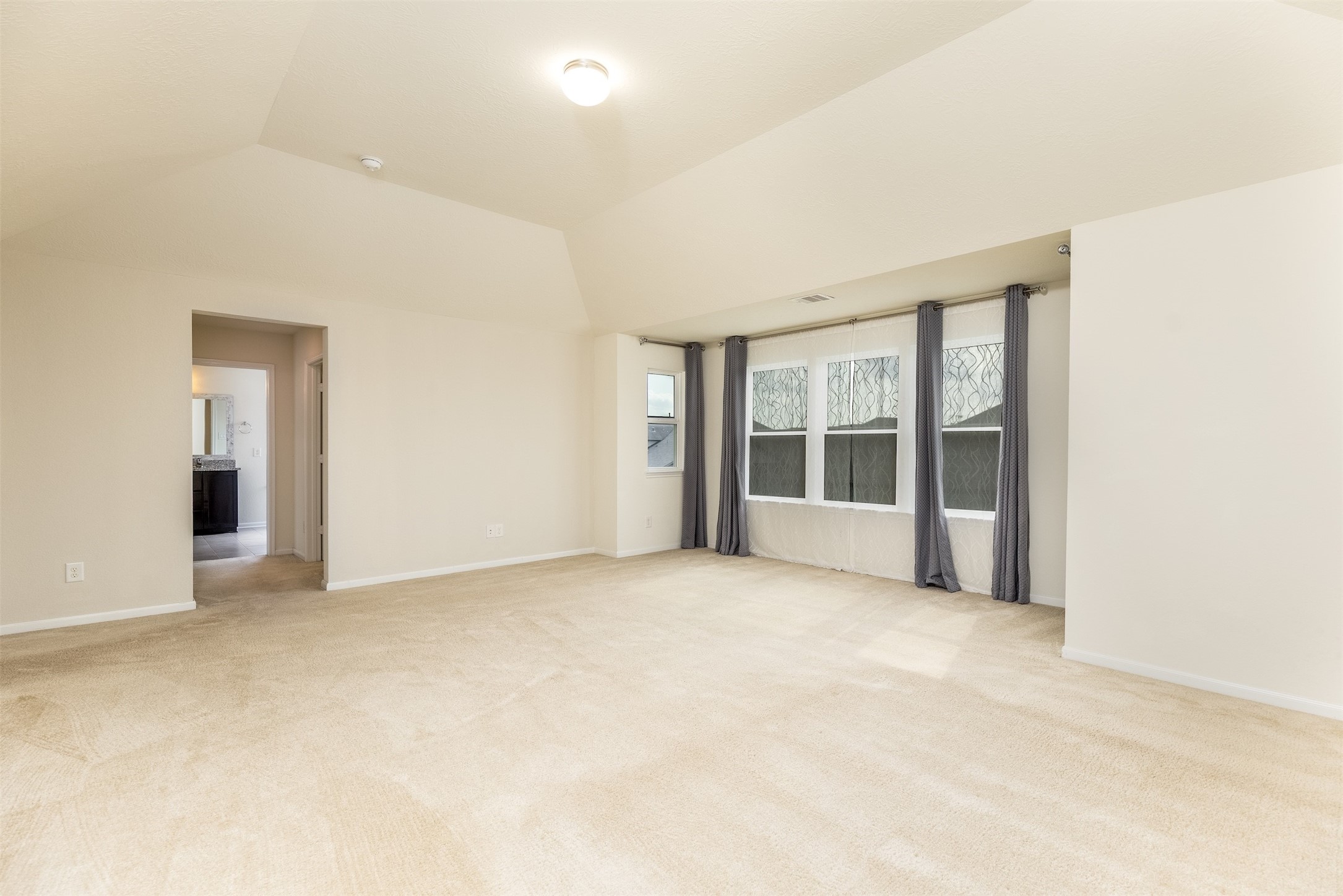 15623 Hanover Breeze Lane Houston, TX 77044 - Photo 16 of 46 an empty room with windows