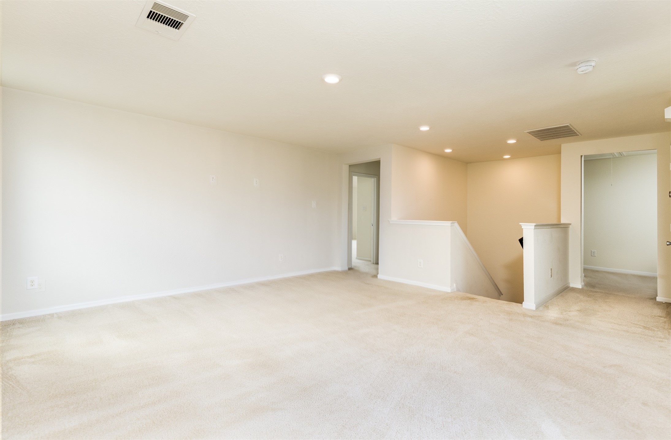 15623 Hanover Breeze Lane Houston, TX 77044 - Photo 22 of 46 an empty room with a white wall and an entryway
