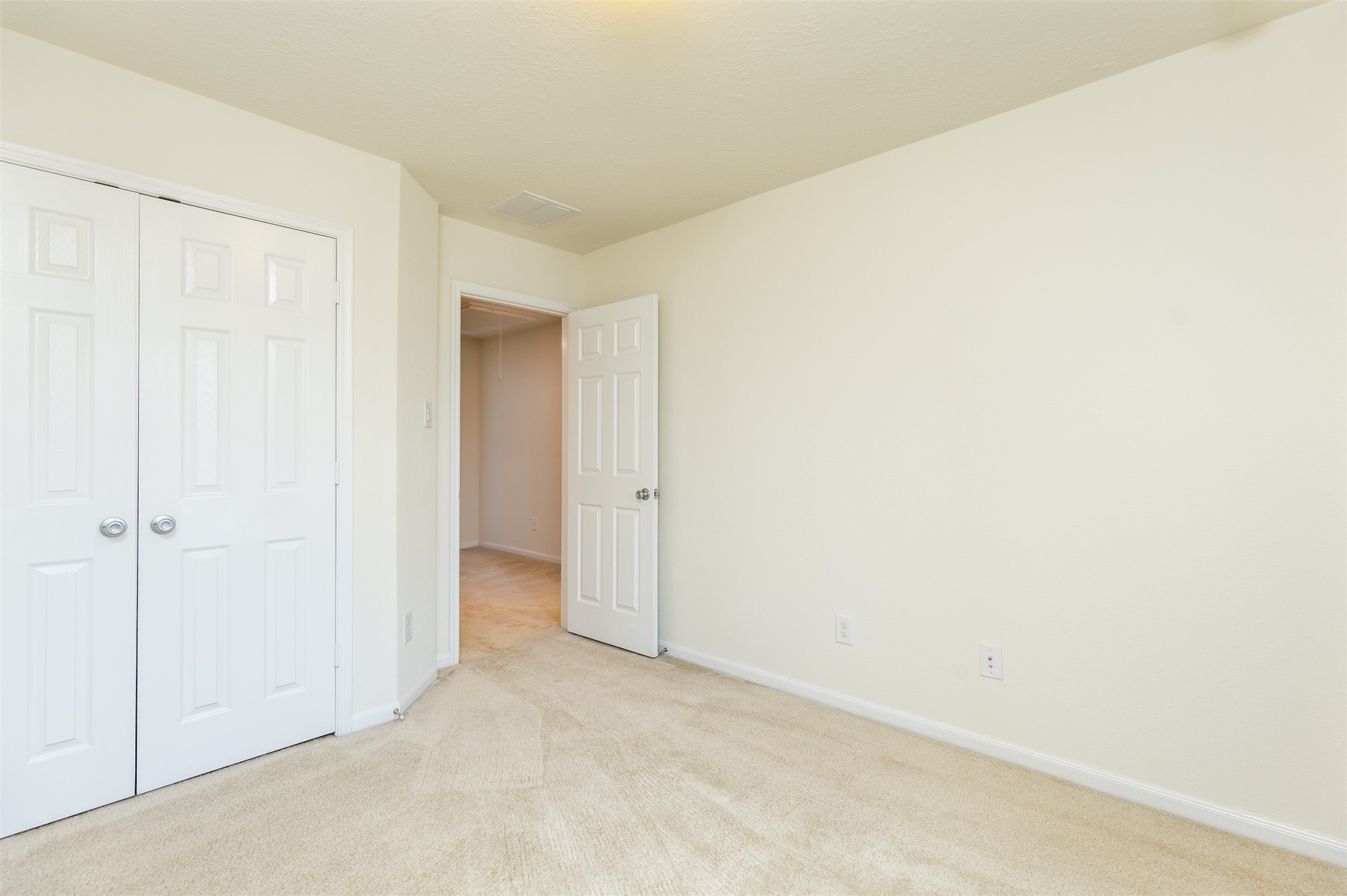 15623 Hanover Breeze Lane Houston, TX 77044 - Photo 24 of 46 a view of an empty room