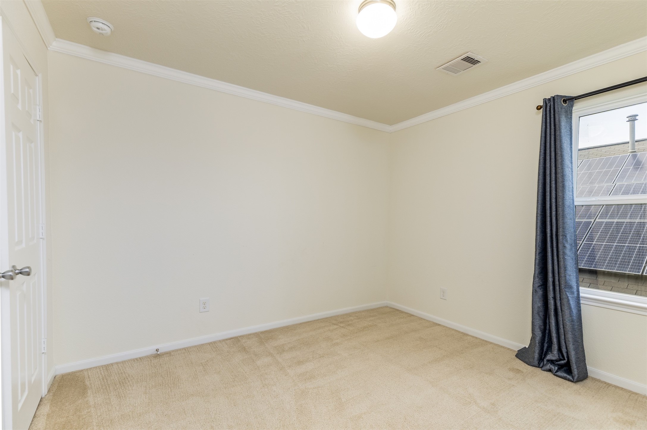 15623 Hanover Breeze Lane Houston, TX 77044 - Photo 28 of 46 an empty room with windows