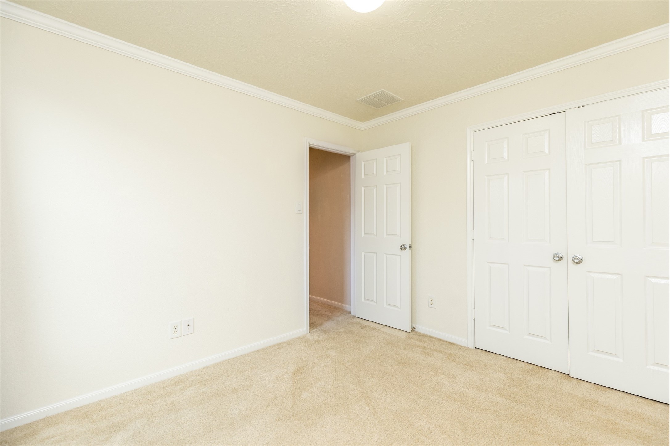 15623 Hanover Breeze Lane Houston, TX 77044 - Photo 29 of 46 a view of an empty room