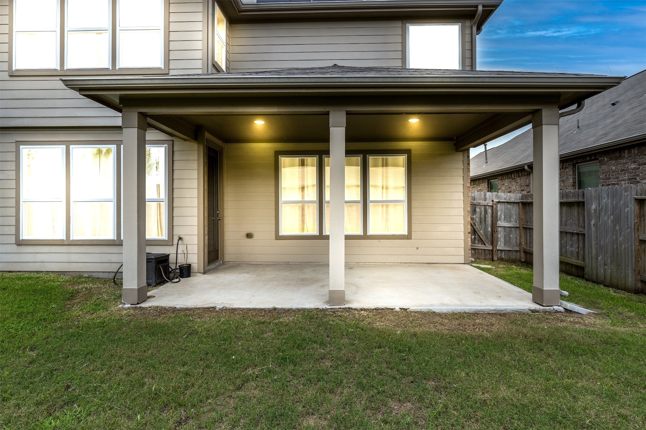15623 Hanover Breeze Lane Houston, TX 77044 - Photo 35 of 46 a view of an entrance door of the house
