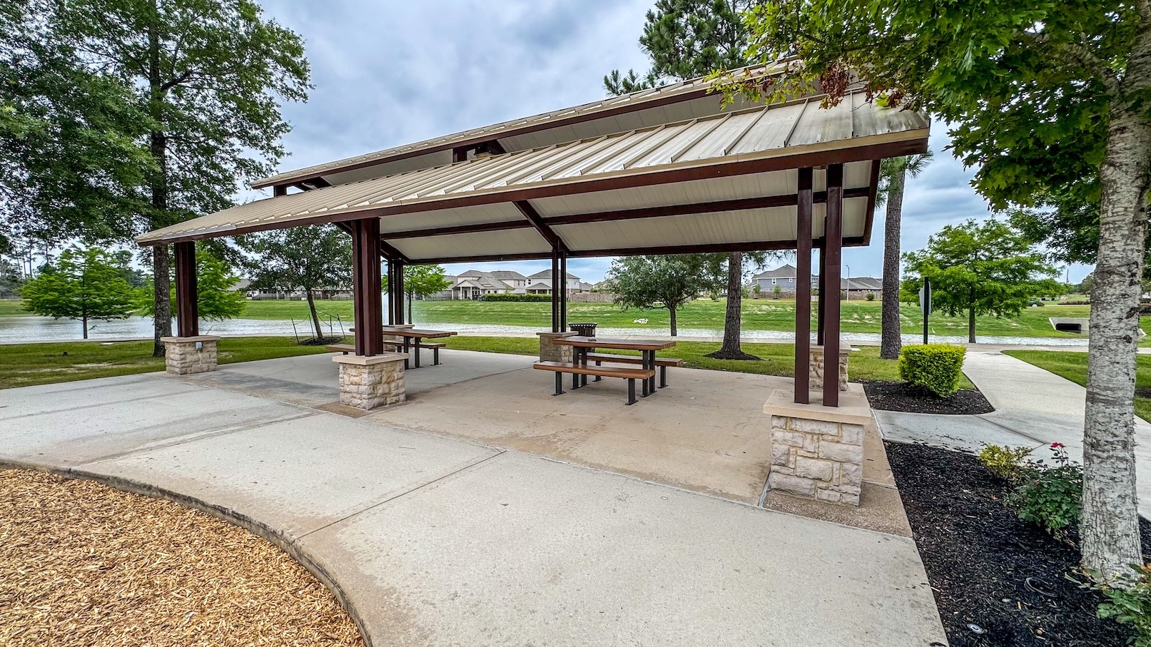 15623 Hanover Breeze Lane Houston, TX 77044 - Photo 44 of 46 a patio with glass top table and chairs