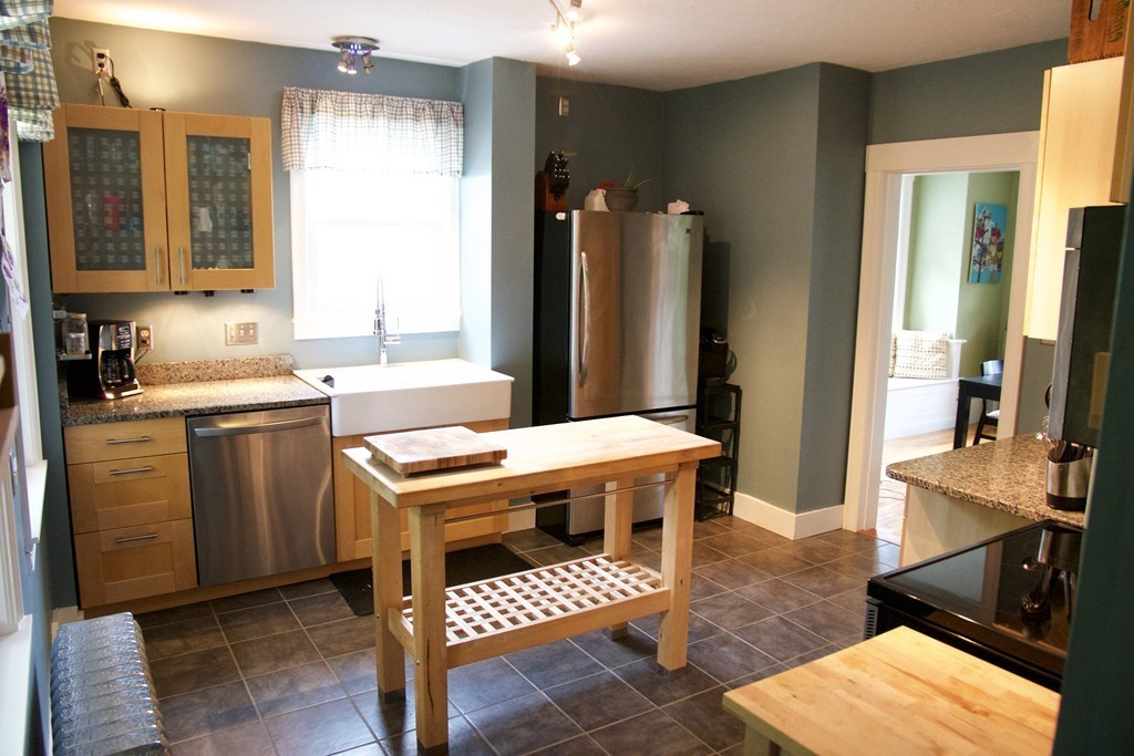 26 Morningside Road Worcester, MA 01602 - Photo 4 of 24
