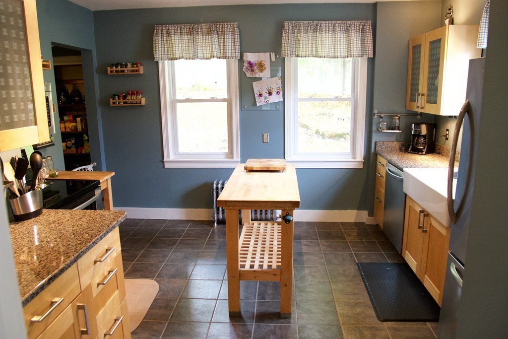 26 Morningside Road Worcester, MA 01602 - Photo 5 of 24