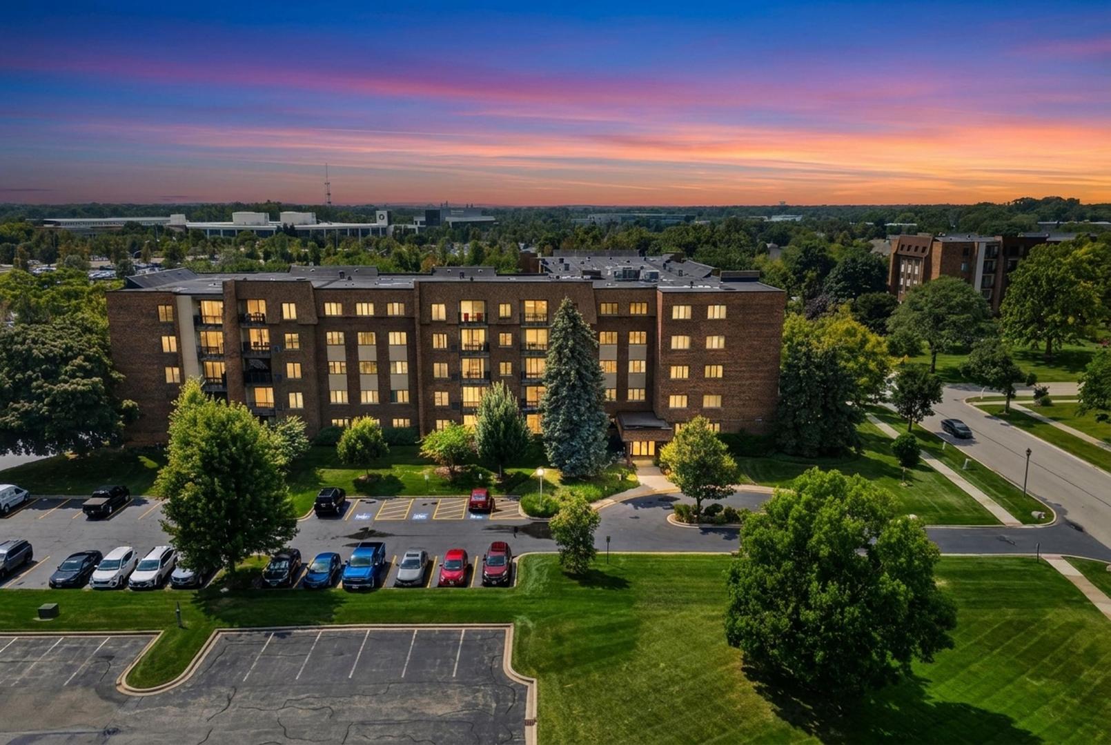 453 Raintree Drive, Unit 3P Glen Ellyn, IL 60137 - Photo 1 of 27 Gallery Image 1