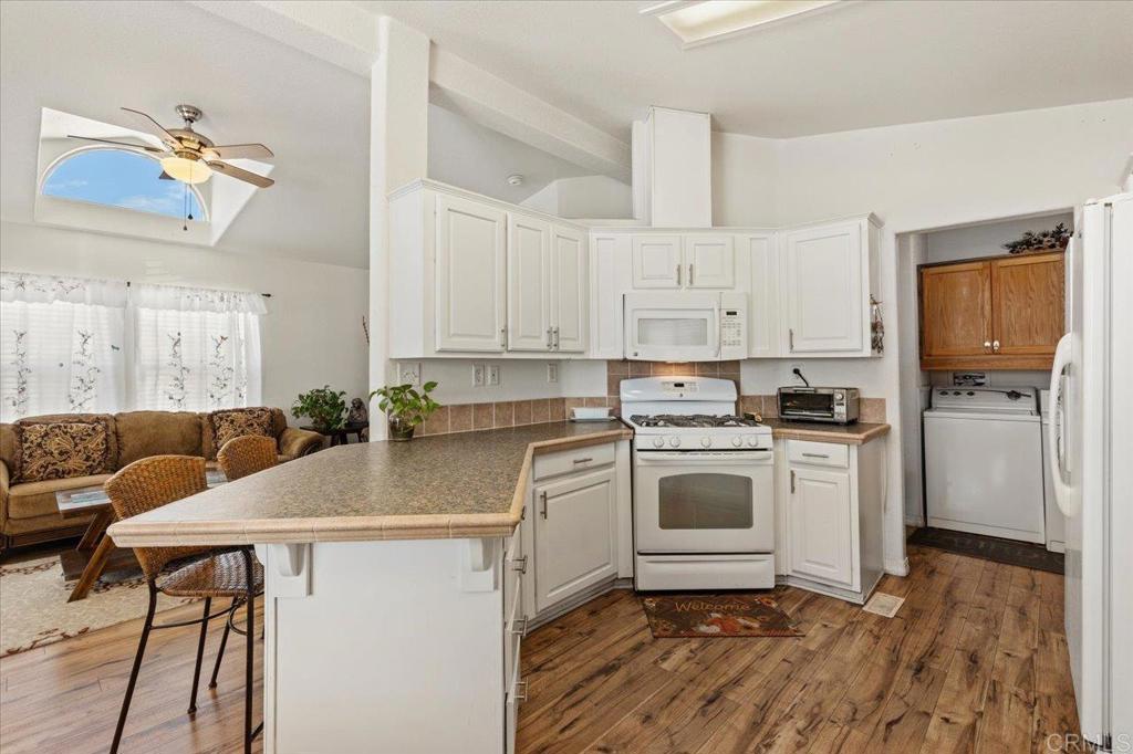 176 Flicker Lane Oceanside, CA 92057 - Photo 8 of 31