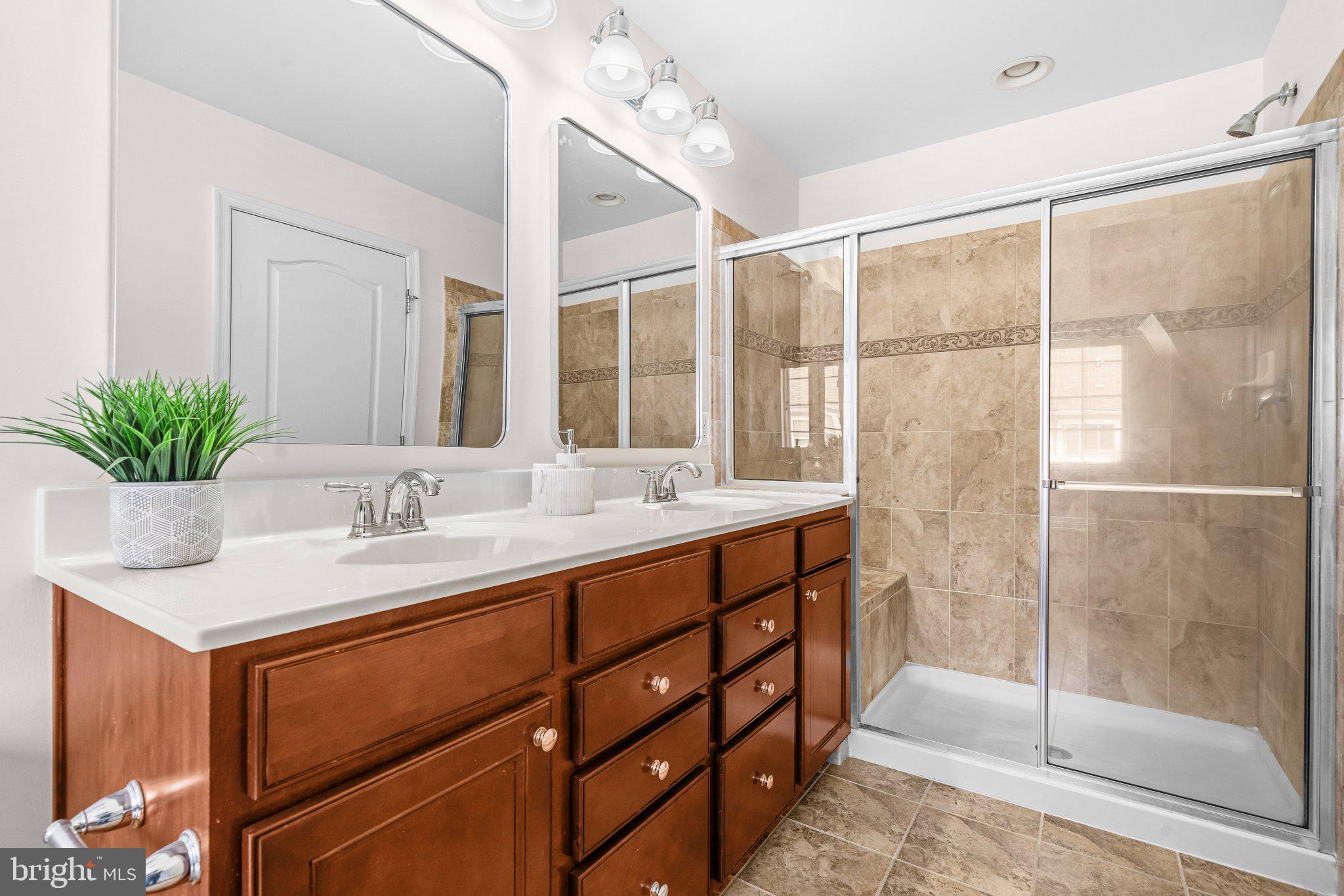 2659 Shade Branch Road Hanover, MD 21076 - Photo 18 of 47 Primary ensuite