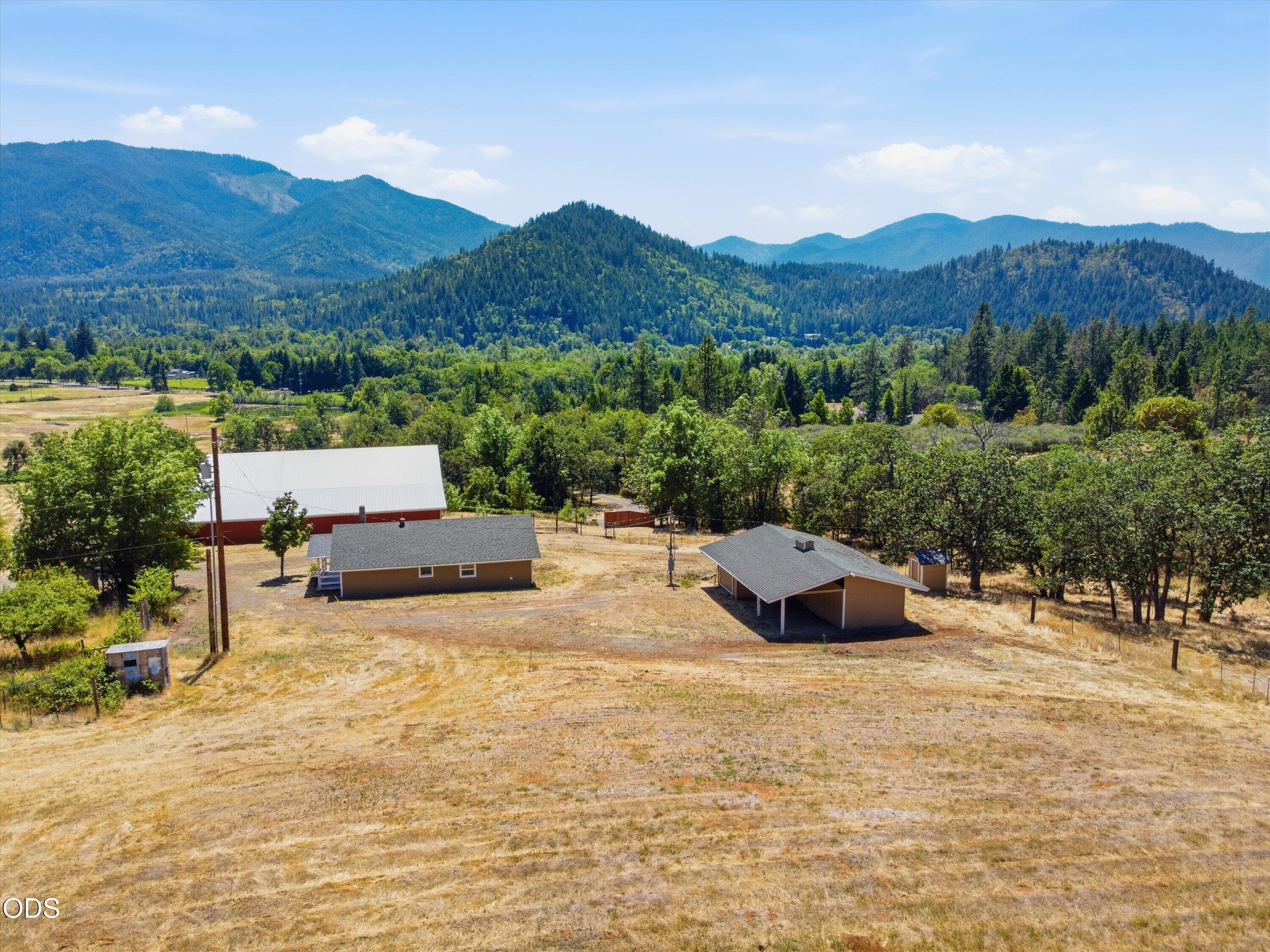 8960 North Applegate Road Grants Pass, OR 97527 - Photo 33 of 37