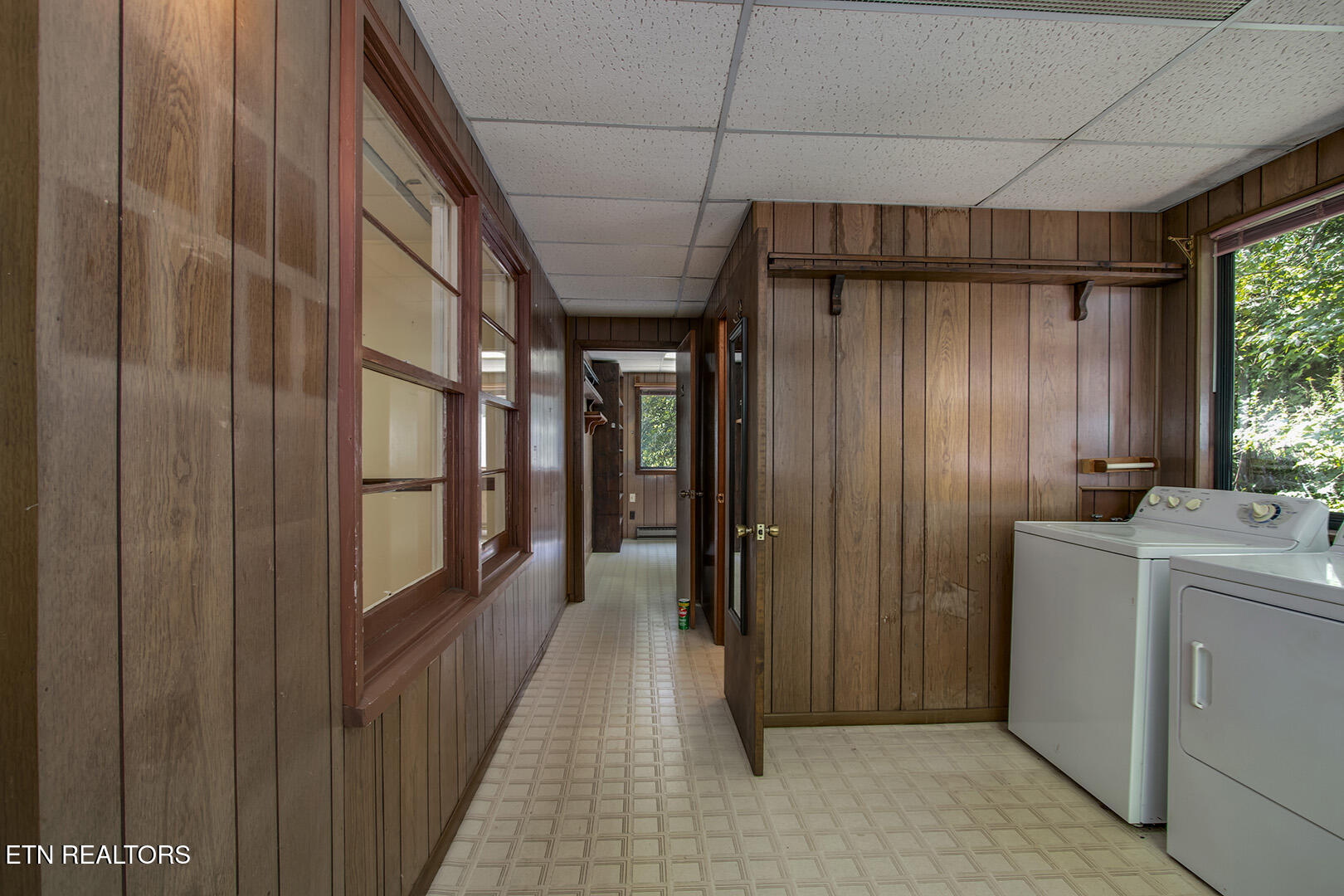 1309 Gamble Drive Heiskell, TN 37754 - Photo 17 of 47 19_GambleDrive_1309_BackHall