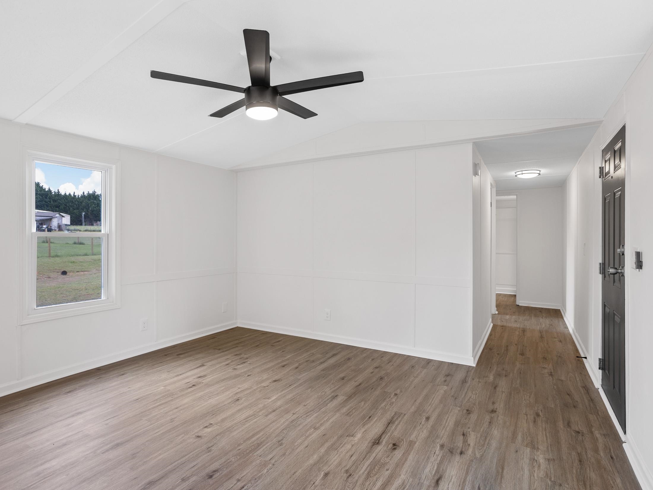 2035 Spencer Creek Road Campobello, SC 29322 - Photo 5 of 24 Living Room