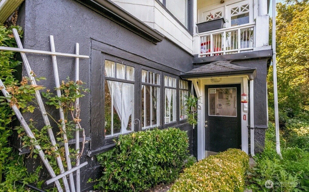 1745 12th Avenue South, Unit 1 4 Seattle, WA 98144 - Photo 7 of 39 a view of a building with potted plants