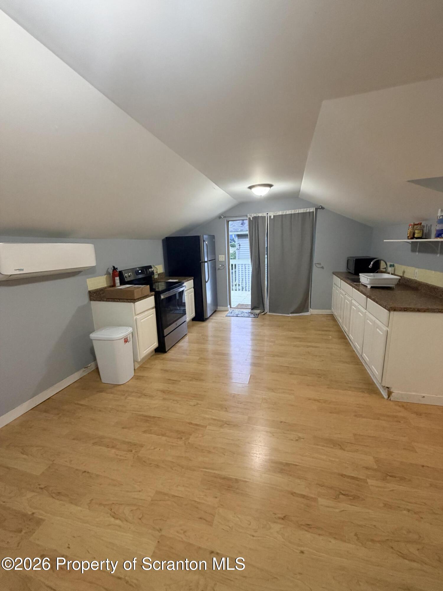 535 Maple Street, Unit 2 Scranton, PA 18505 - Photo 3 of 7 IMG_1779