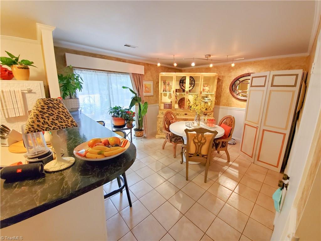 5711 Bramblegate Road, Unit M Greensboro, NC 27409 - Photo 7 of 15 Dinning Room