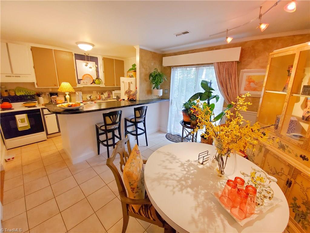 5711 Bramblegate Road, Unit M Greensboro, NC 27409 - Photo 8 of 15 Gallery Image 8