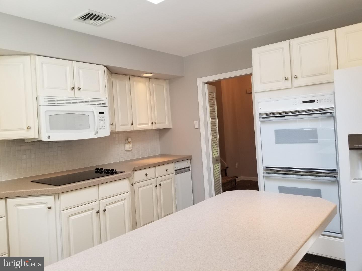 2025 Terwood Road Huntingdon Valley, PA 19006 - Photo 13 of 25 Kitchen
