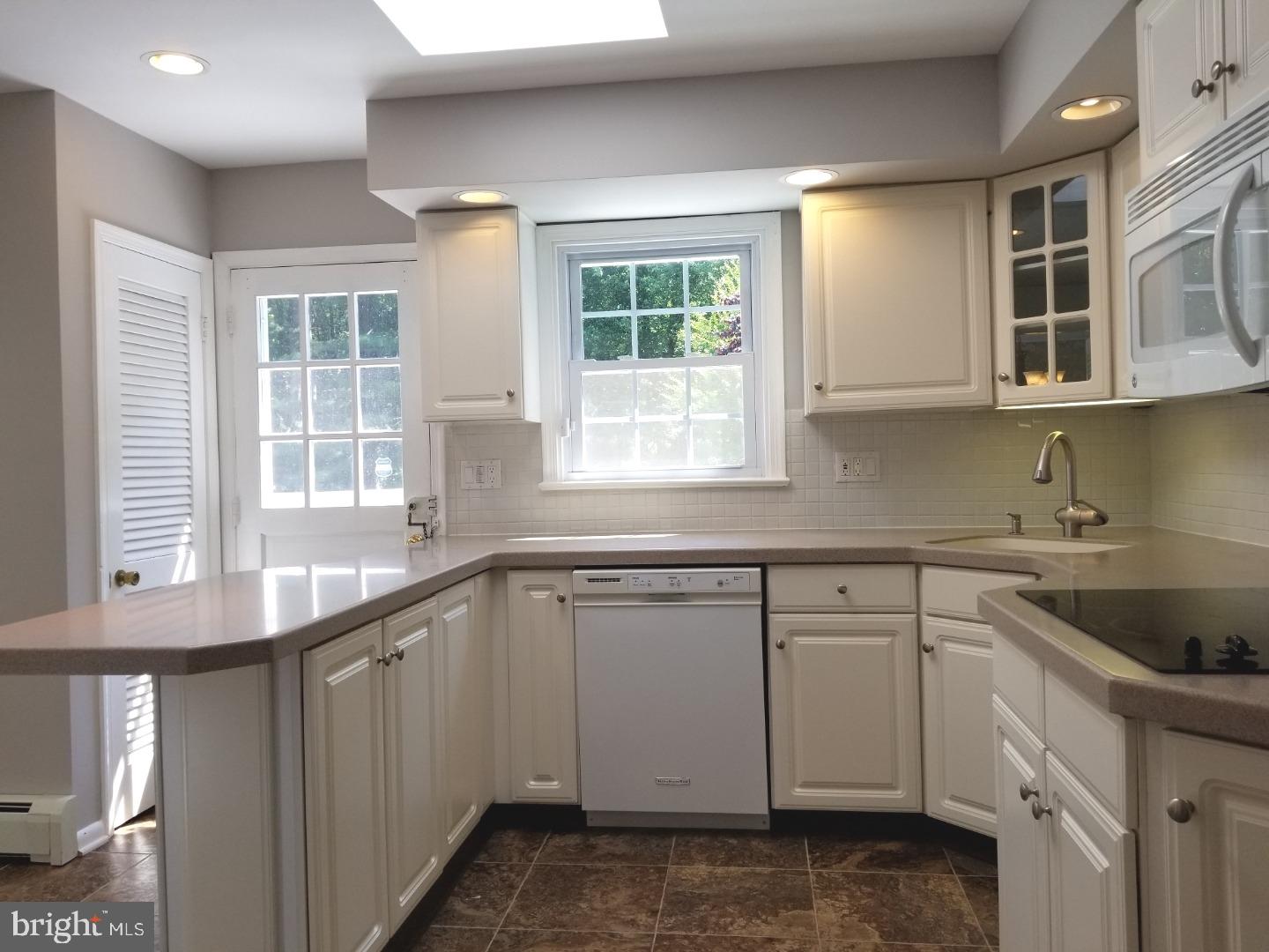 2025 Terwood Road Huntingdon Valley, PA 19006 - Photo 14 of 25 Kitchen