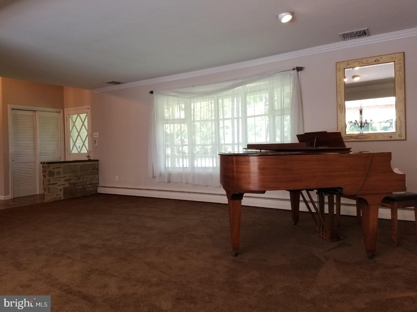 2025 Terwood Road Huntingdon Valley, PA 19006 - Photo 17 of 25 Living Room