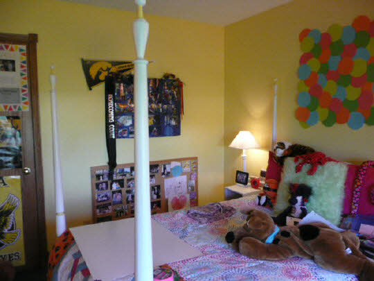 1965 East Water Road Byron, IL 61010 - Photo 10 of 11 a room with lots of different colored cloths