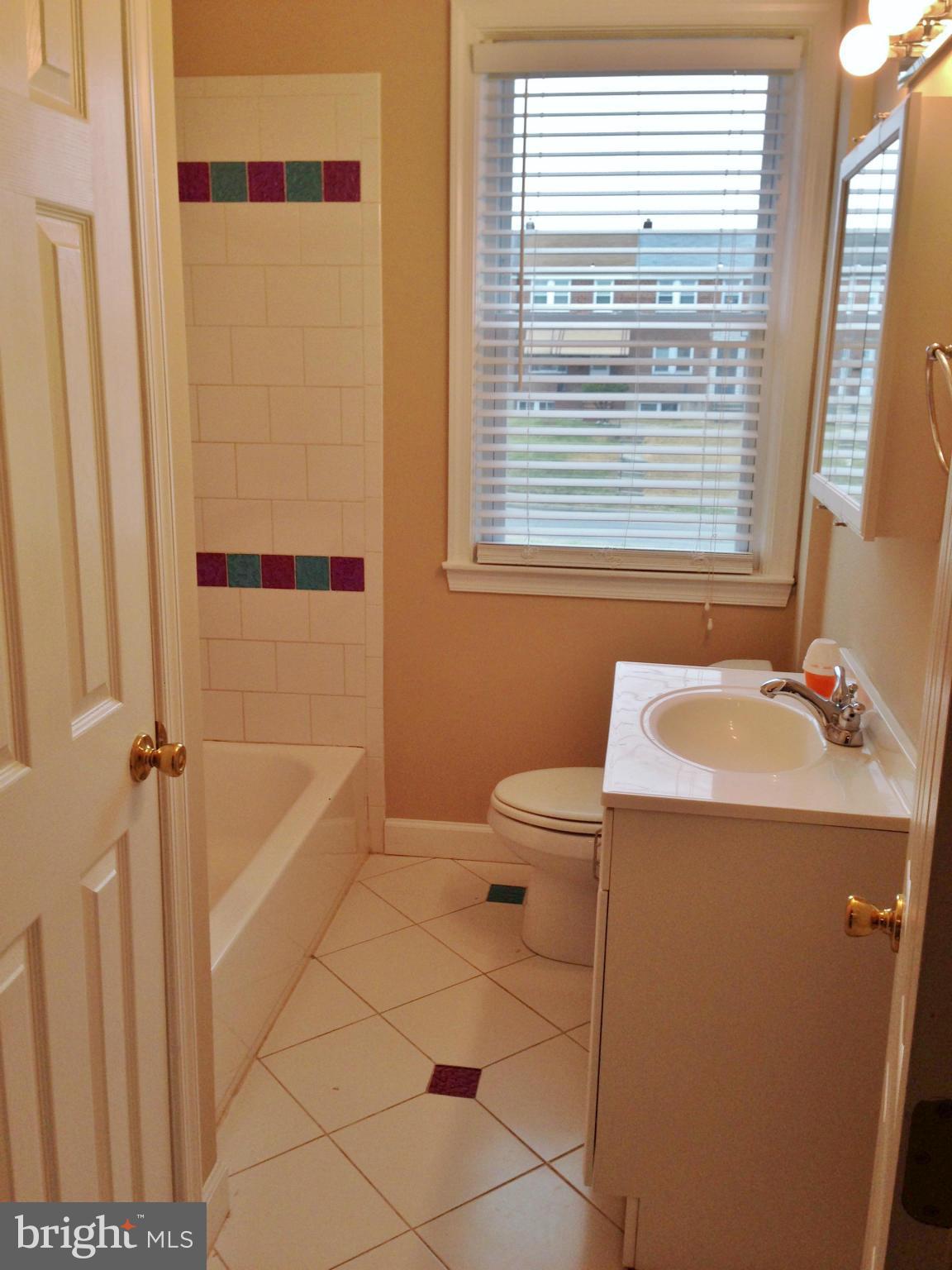 1625 East Cold Spring Lane Baltimore, MD 21218 - Photo 8 of 10 Bath