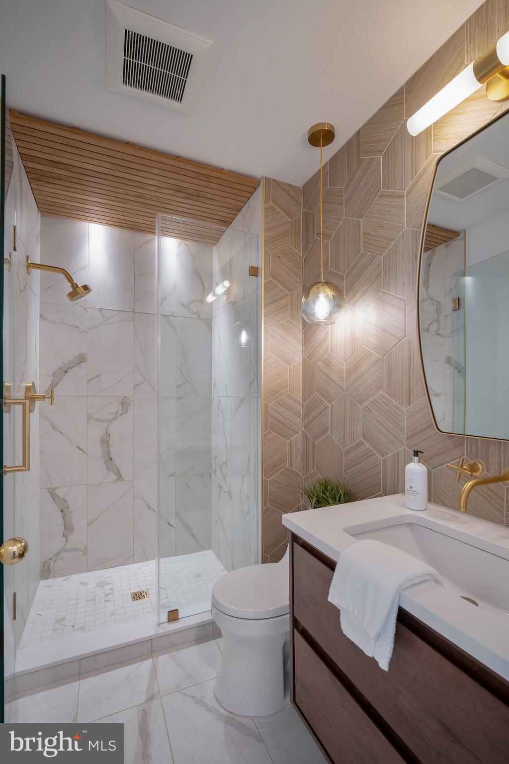 2801 Battery Place Northwest Washington, DC 20016 - Photo 25 of 62 Main Level Renovated Bath